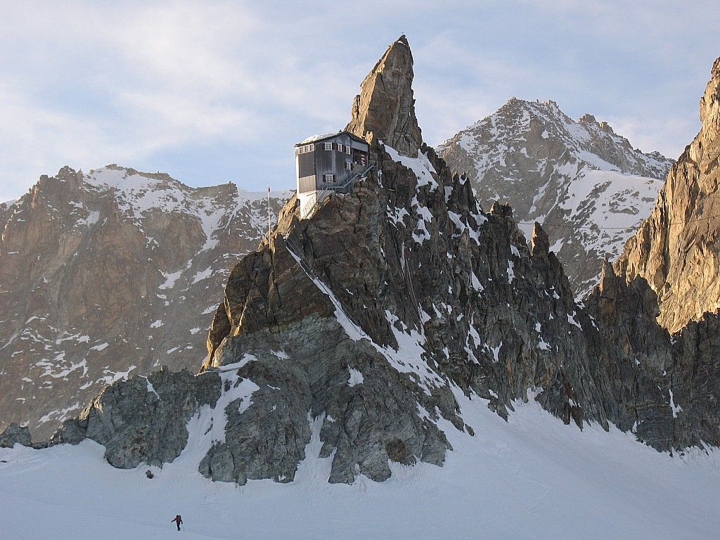Refuge Bertol (3311m) Chamonix Zermatt